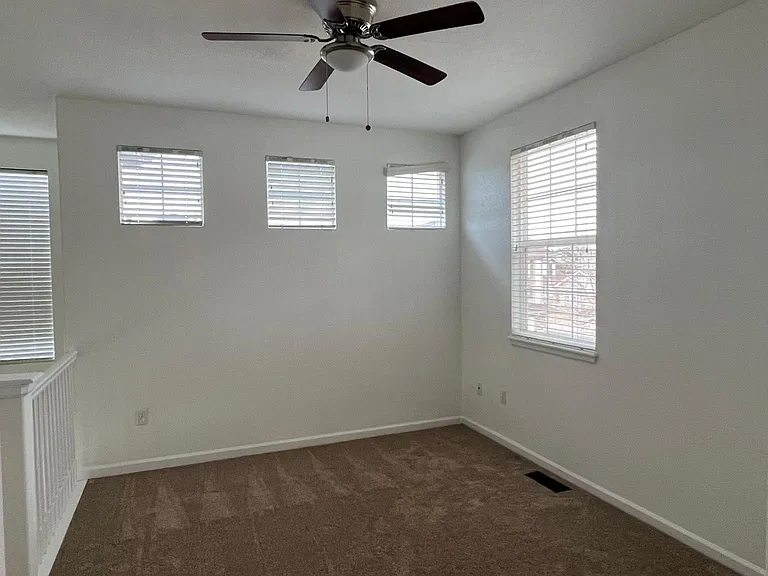 23140 York Ave — Photo 2