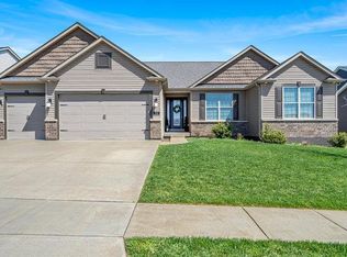 712 Bretton Trails Dr, Lake Saint Louis, MO 63367
