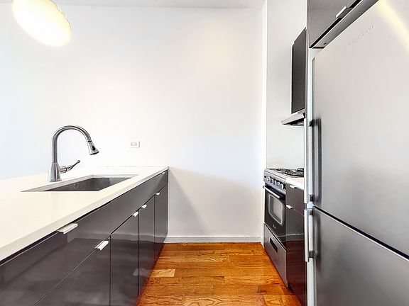3rd image of 300 Lincoln Rd APT 2A