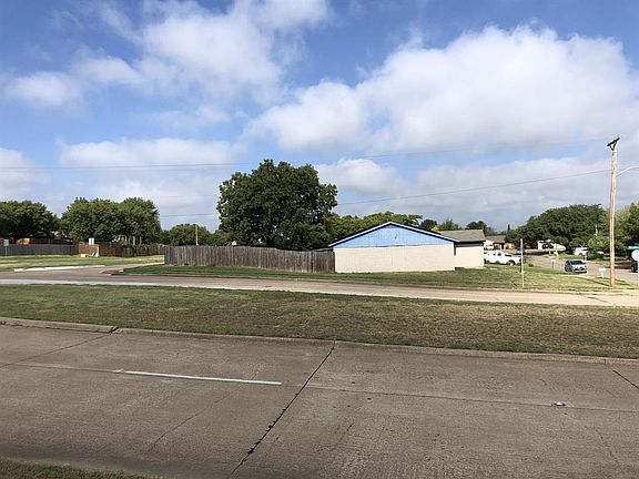 4th image of 9901 Alemeda Ct