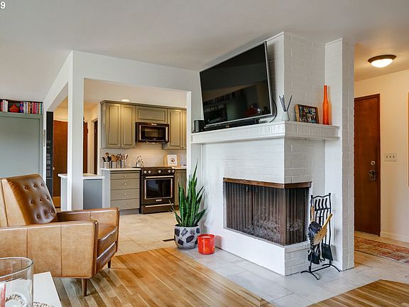 4th image of 13831 NE Fremont Ct