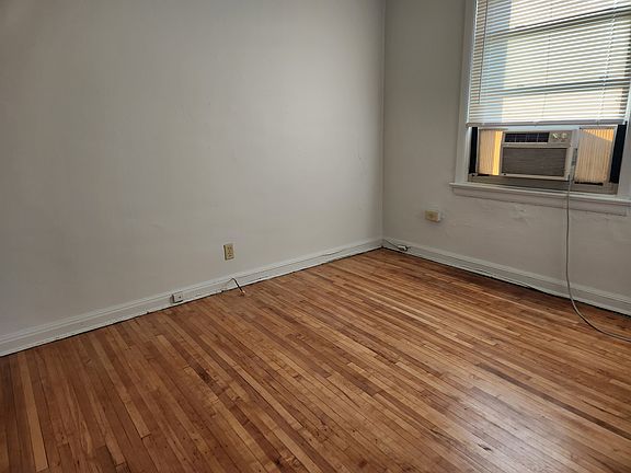 4th image of 1217 W 5th Ave #2