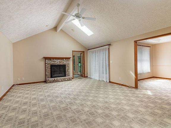 4th image of 501 S Pinehurst Ln