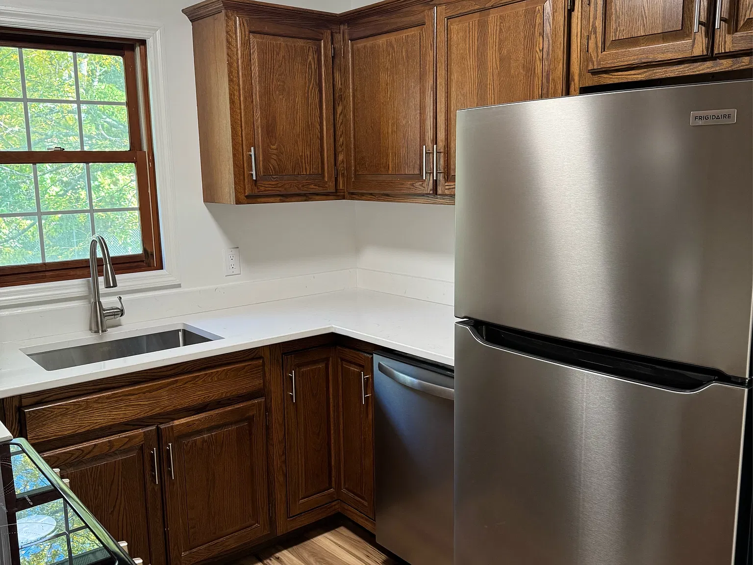 206 Urbandale Pkwy — Photo 3