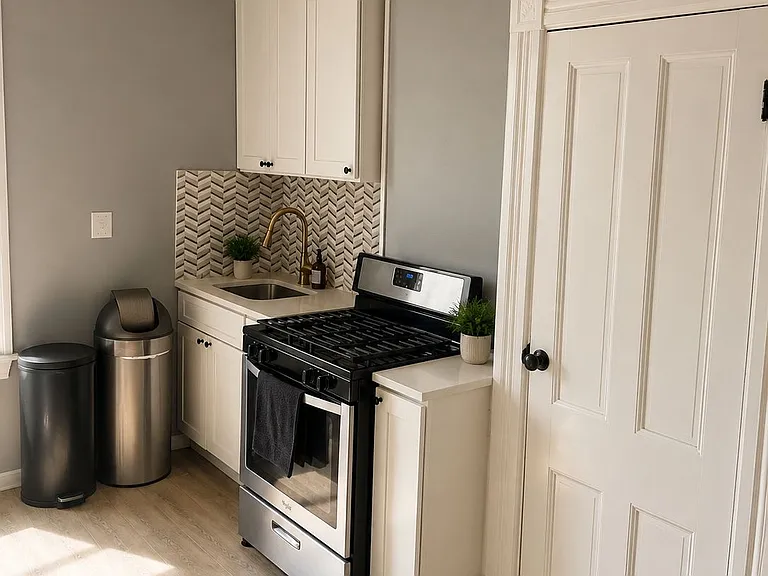 1672 Jefferson Ave #1L — Photo 3