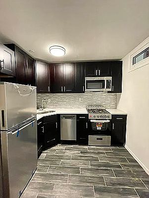 4th image of 530 W 47th St APT 1D