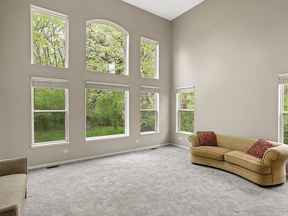 5th image of 528 Middlebury Dr