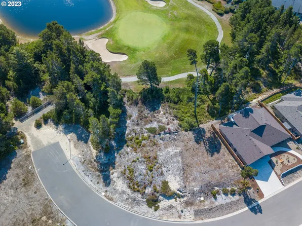 590 Tournament Dr #25, Florence, OR 97439