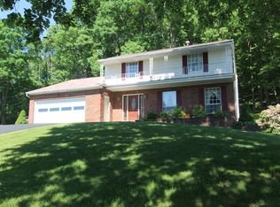 948 Sarah Ln, Endicott, NY 13760