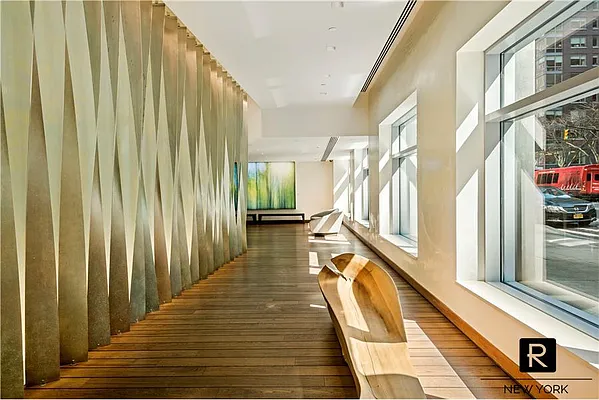 Sold by R New York | media 9