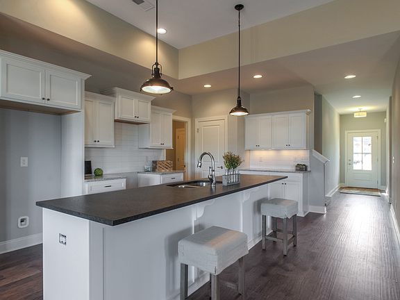 3rd image of 3106 Palomar Dr