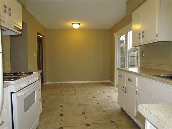 3rd image of 2528 Ardmore St SE