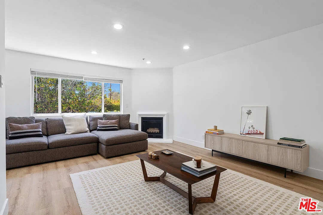 1 bed, 1.0 bath, 1000 sqft, $3,542 — Photo 3