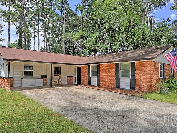 3rd image of 8 Hillyer Drive