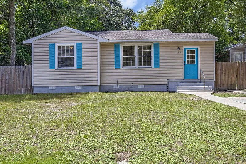 2 bed, 1.0 bath, 978 sqft, $1,550 — Photo 1