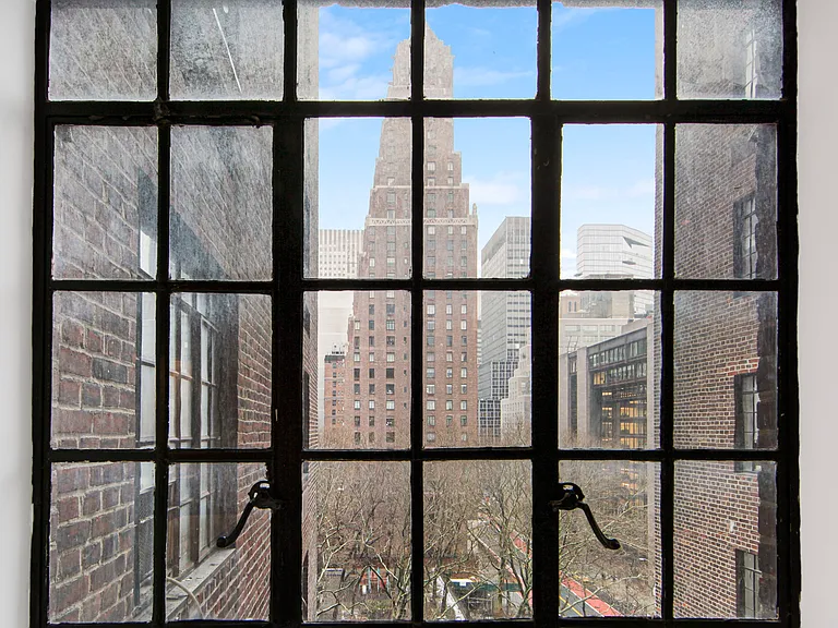 25 Tudor City Pl #809 — Photo 4