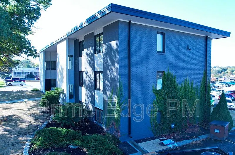 Building Photo 4