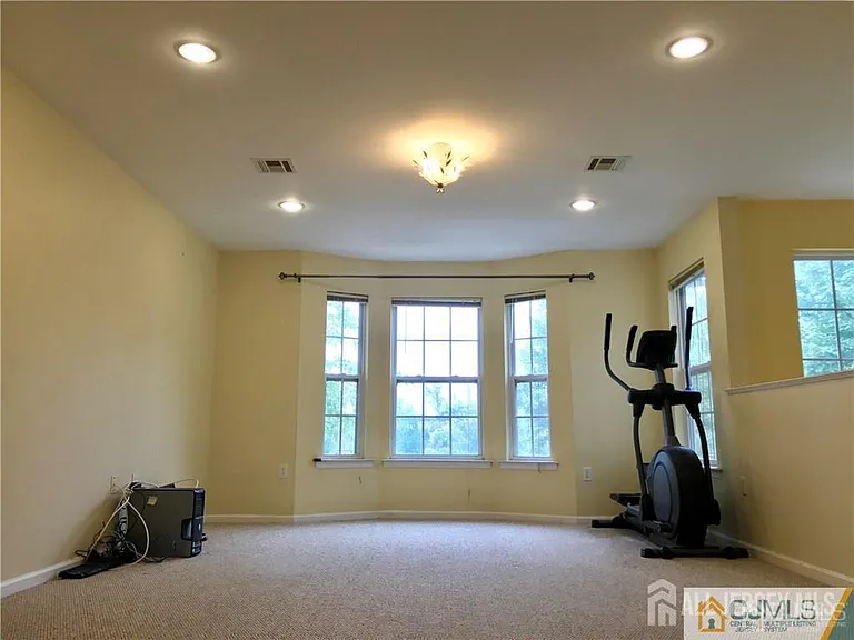 141 Forest Dr — Photo 4