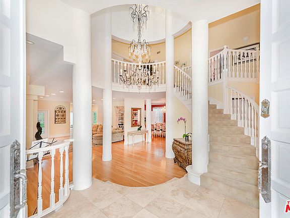 3rd image of 2202 San Vicente Blvd