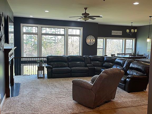 3rd image of 1391 Lakewoods Dr NE