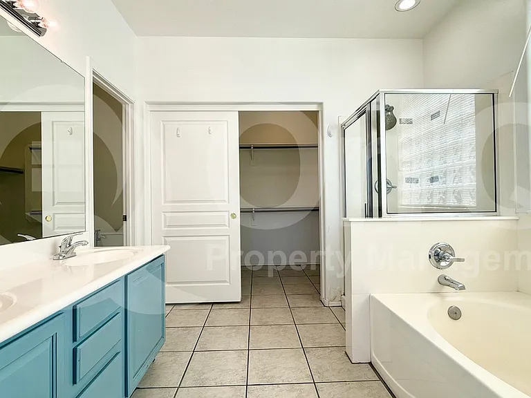 1674 E Aloe Pl — Photo 14