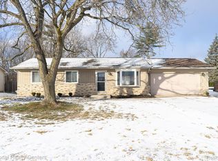 135 Eastlawn Dr, Rochester Hills, MI