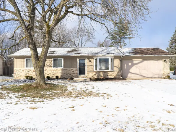 135 Eastlawn Dr, Rochester Hills, MI 48307