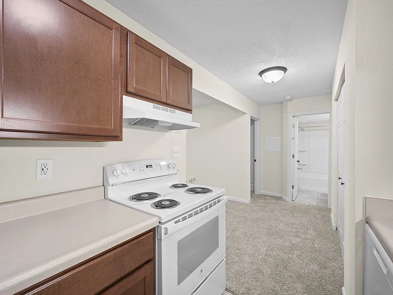 2900 W War Memorial Dr — Photo 5