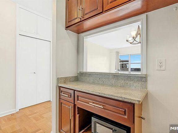 4th image of 2000 Linwood Ave APT 23N