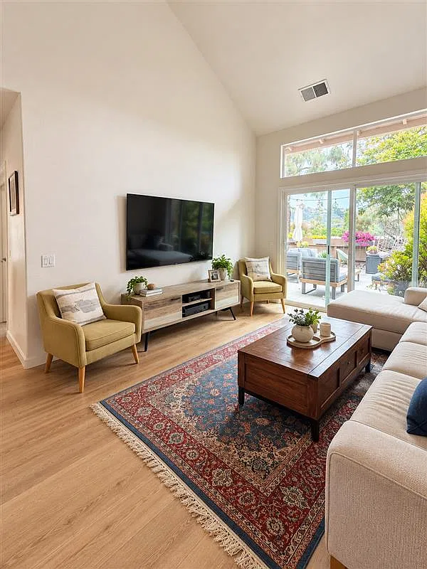 3 bed, 2.5 bath, 1333 sqft, $5,399 — Photo 4