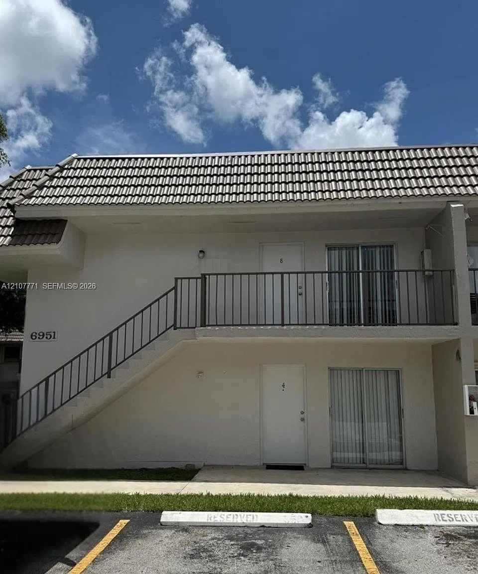 Greentree Condo — Photo 2