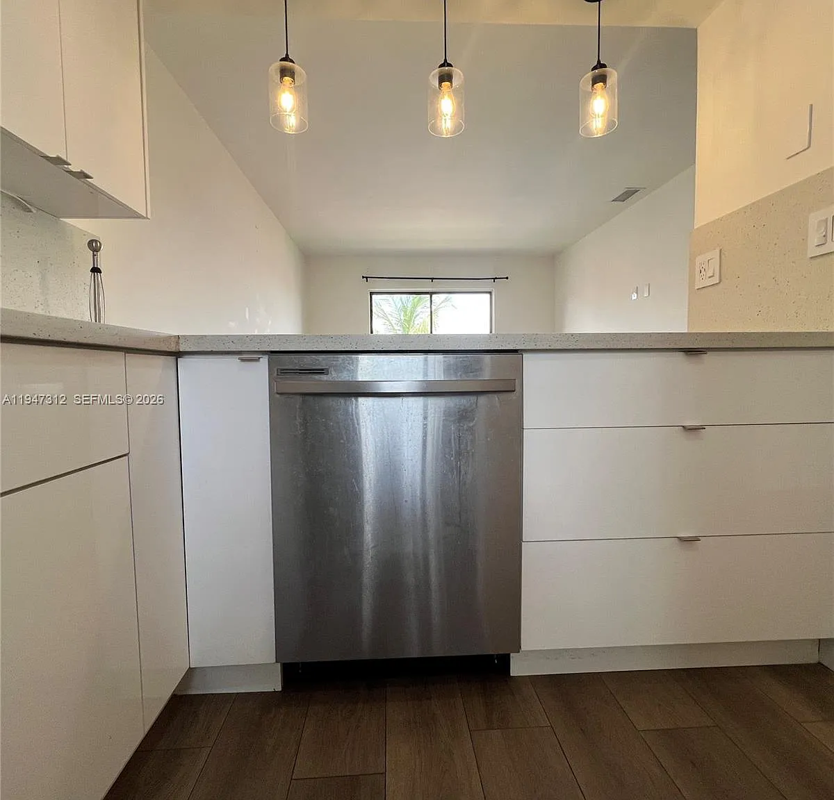2 bed, 986 sqft, $2,600 — Photo 4