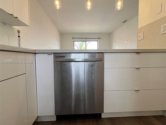 4th image of 8425 NW 8th St APT 406