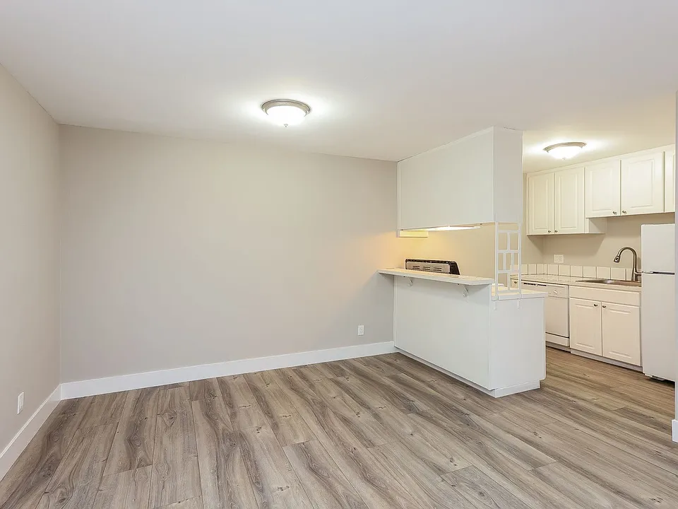 1400 Creekside Apartments CDM