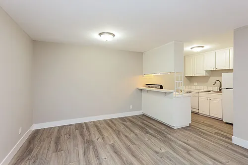 1400 Creekside Apartments CDM Photo 1