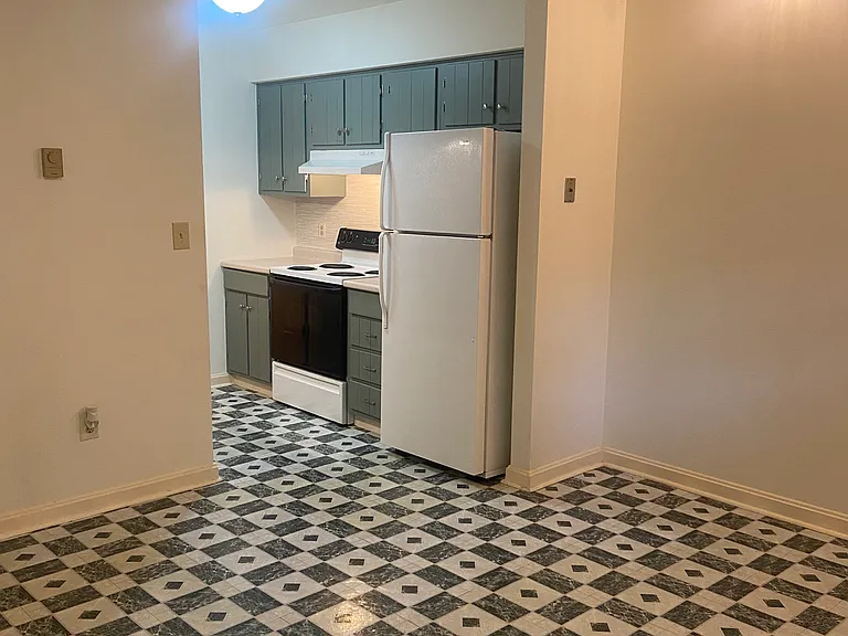 526 W Simpson St — Photo 6
