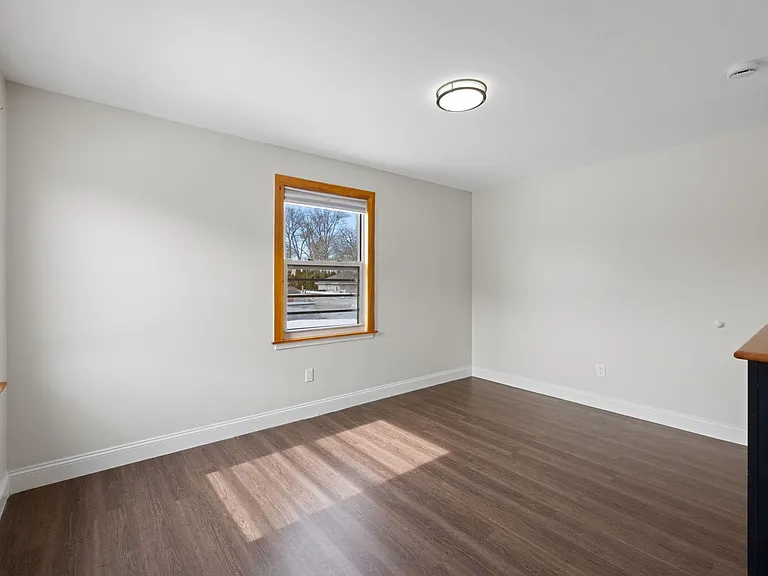 227 Franklin Ave #2 — Photo 14