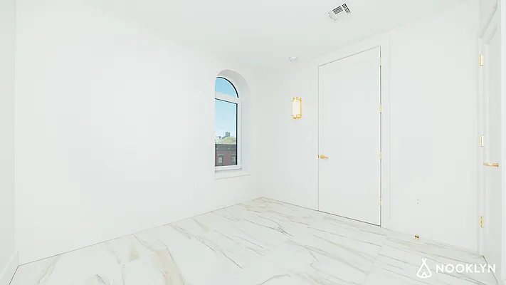 Rented by Nooklyn NYC LLC | media 54