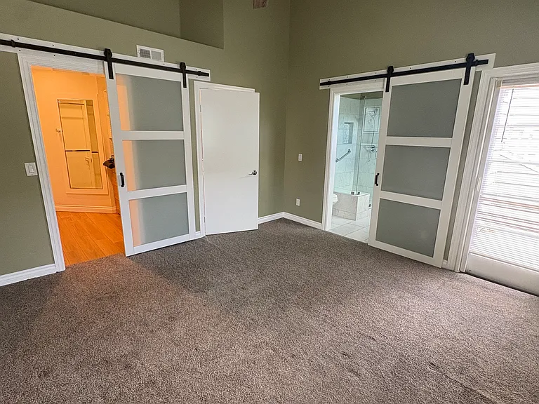 1018 Gilbert Ln — Photo 15