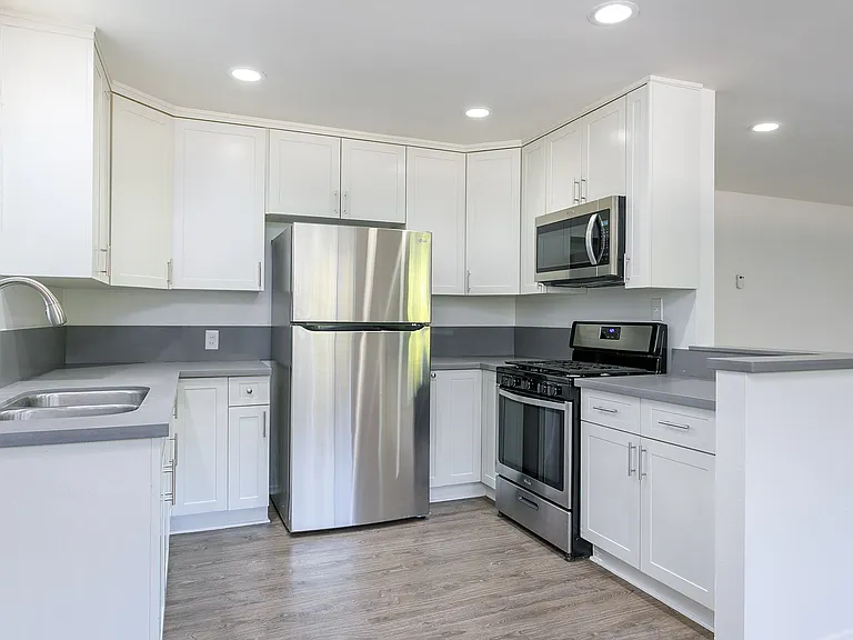 660 W Sierra Madre Blvd #E — Photo 7
