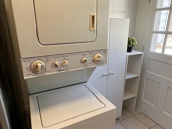 2nd image of 1026 Maple Ave E #1