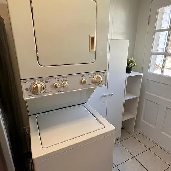 1026 Maple Ave E #1 — Photo 2