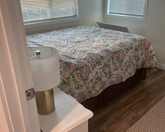 5th image of 15524 Sylvan St