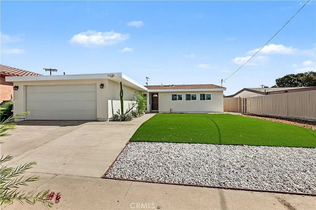 3 bed, 1200 sqft, $4,400 — Photo 1
