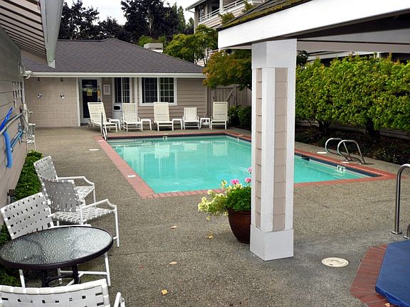 3rd image of 14007 NE 181st St Unit E-102