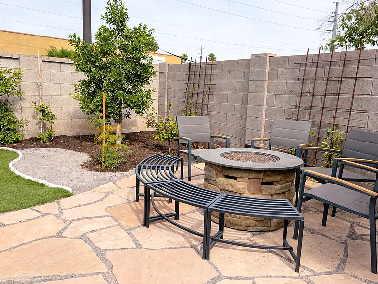 724 N Pine St — Photo 16