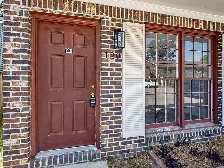 120 Colonial Ct — Photo 22