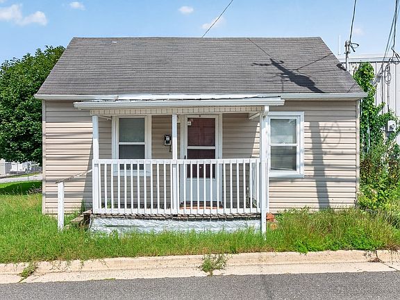 2nd image of 650 E Spring St