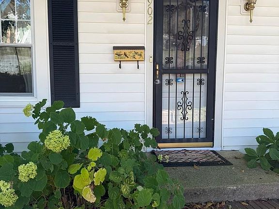 4th image of 1902 1st St