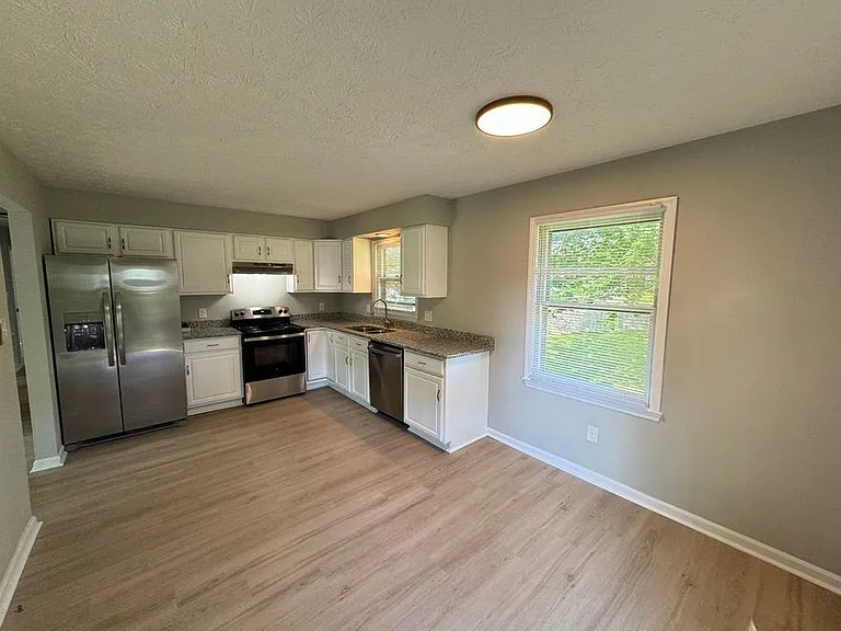 105 Astor Pl — Photo 36